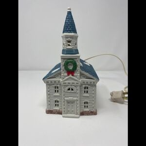 Colonial America Collection Illuminated Church Hand Painted Porcelain 1989 Origi